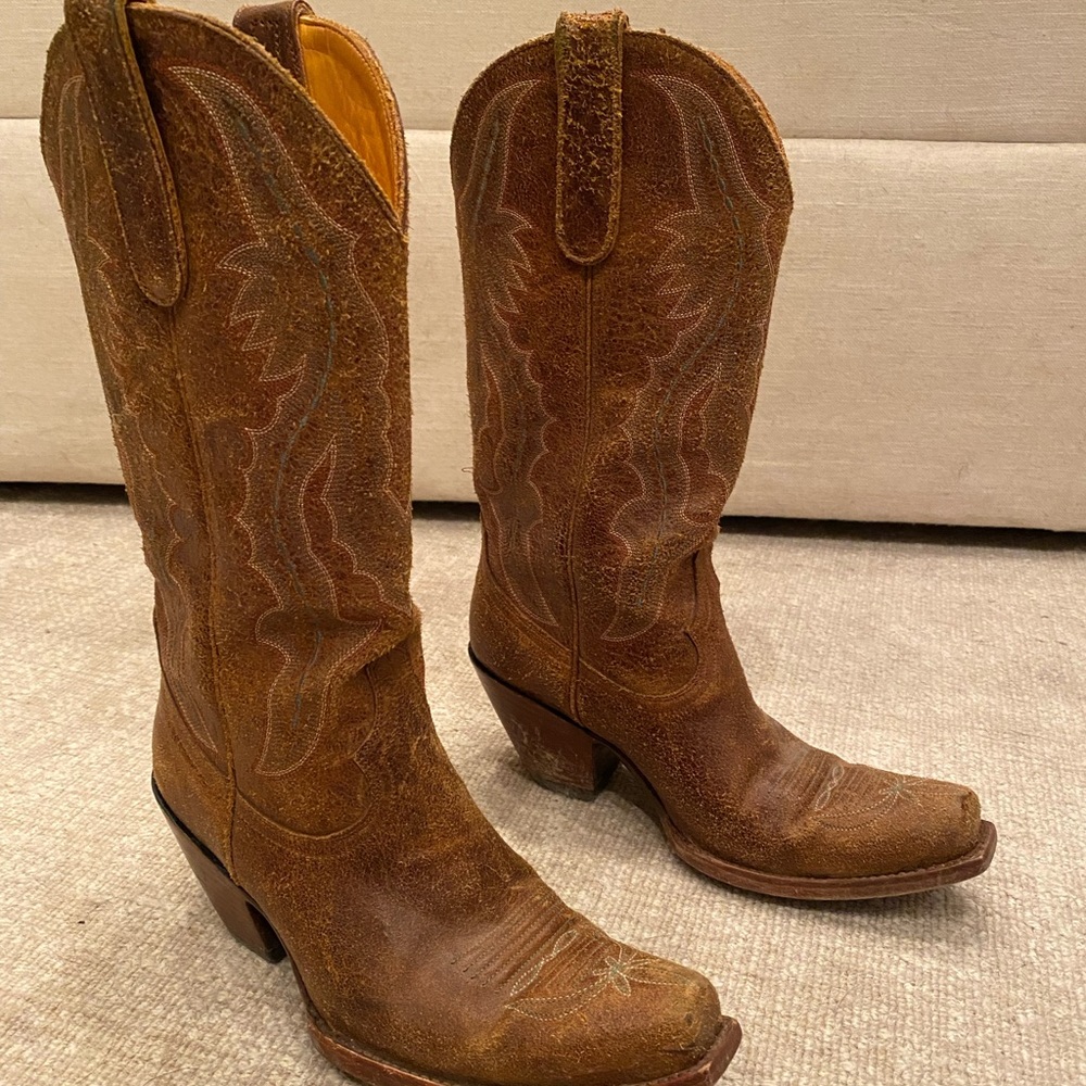 Old Gringo rarely worn cowboy boots, great condition!Size 7 B w turquoise accent